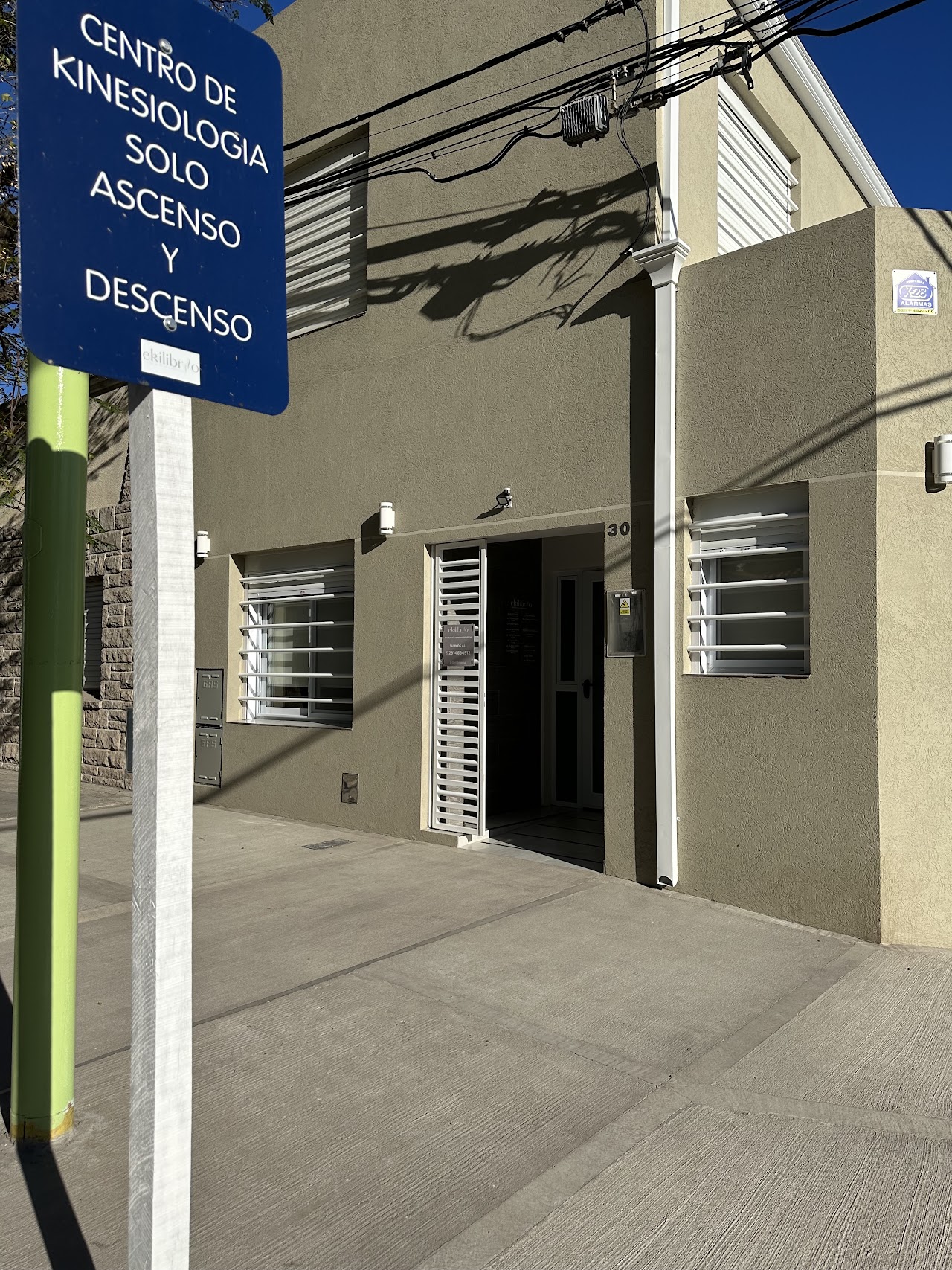 Entrada de EKILIBRIO, Centro de Salud y Rehabilitación